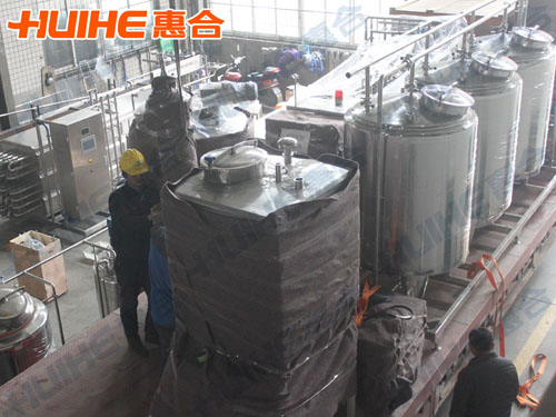 茶飲料生產(chǎn)線設(shè)備裝車(chē)中