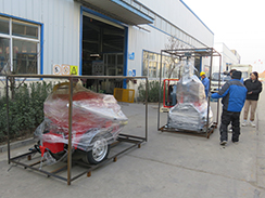 福瑞得機械1臺灌縫機，1臺移動燈車，一臺馬路吹風機打包裝柜出口新加坡